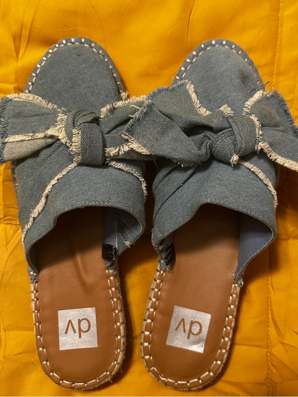 DV by Dolce Vita Light Blue Frayed Denim Knot Mules size 11